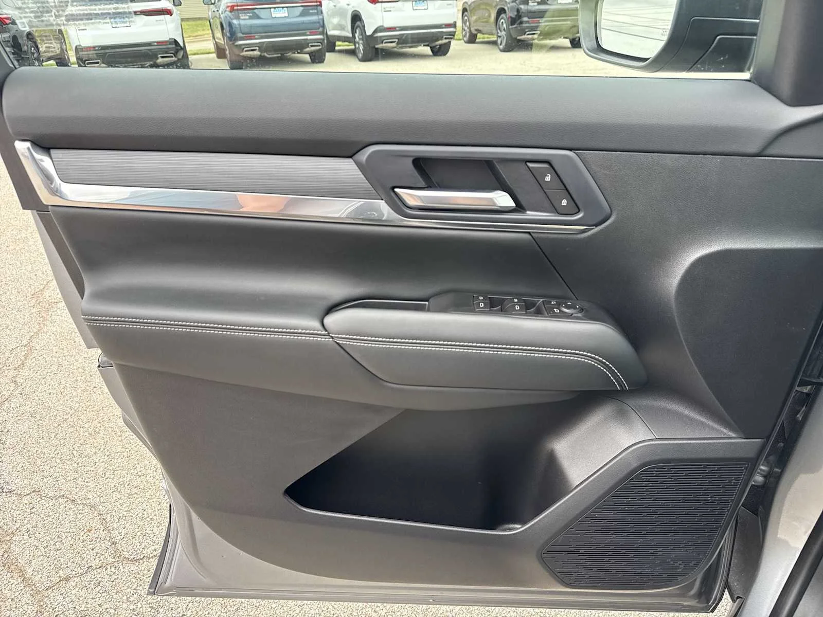 Used 2026 Sterling Metallic GMC Elevation image 23