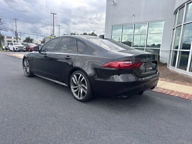 Used 2024 Black Jaguar R-Dynamic SE image 9