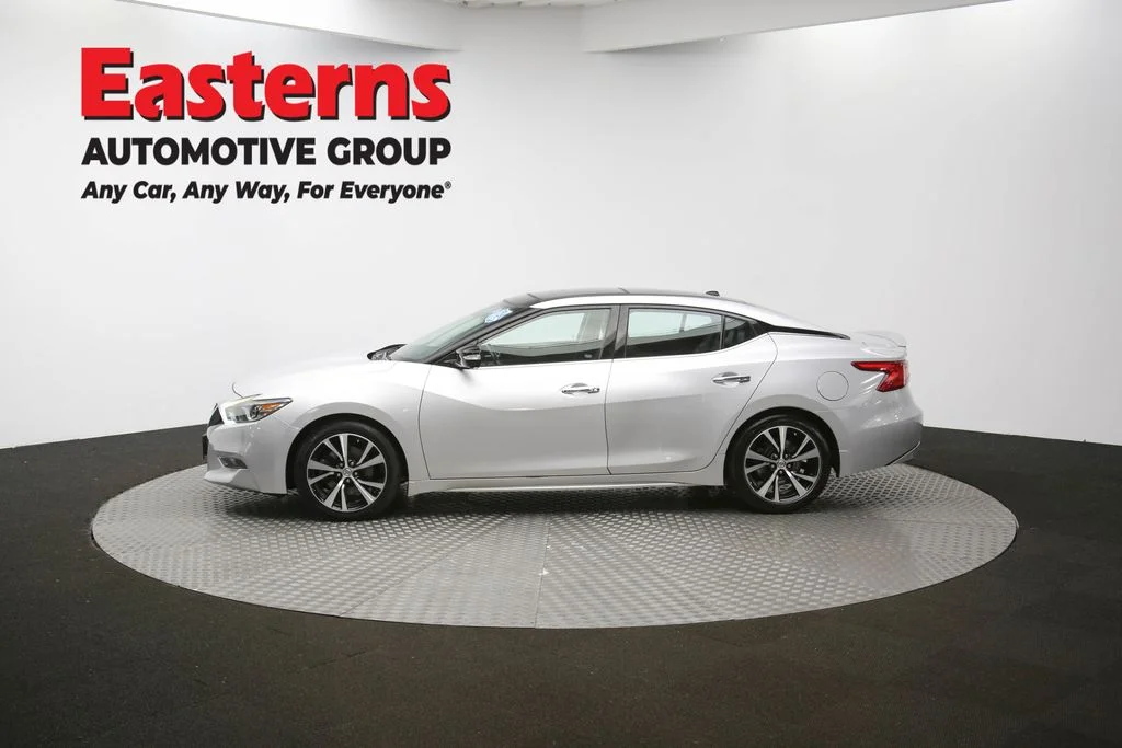 Used 2018 Silver Nissan Platinum image 63