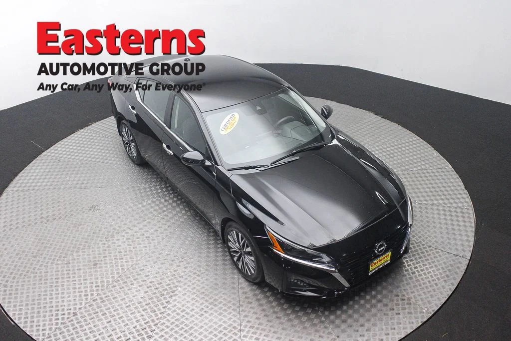 Used 2023 Black Nissan 2.5 SV image 3
