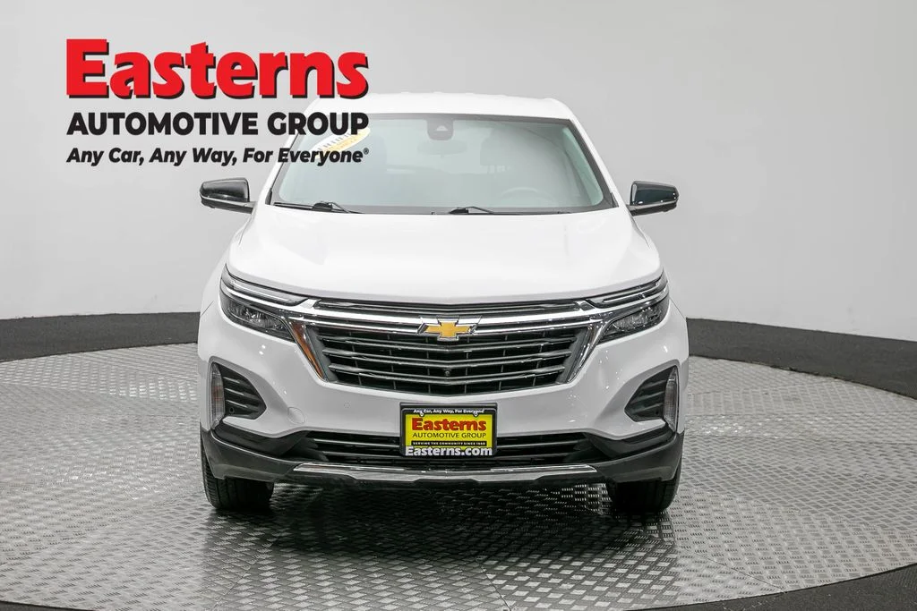 Used 2022 White Chevrolet LT image 2