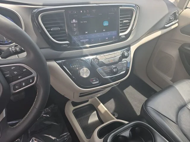 Used 2022 White Chrysler Touring L image 22