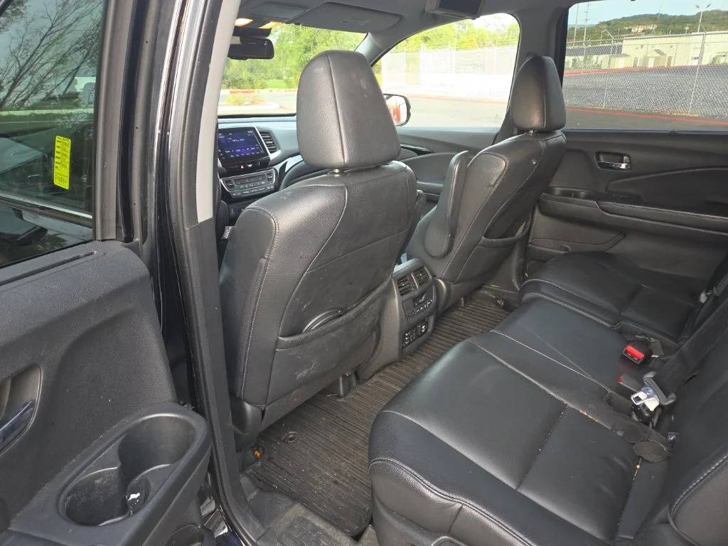 Used 2016  Honda Touring image 11