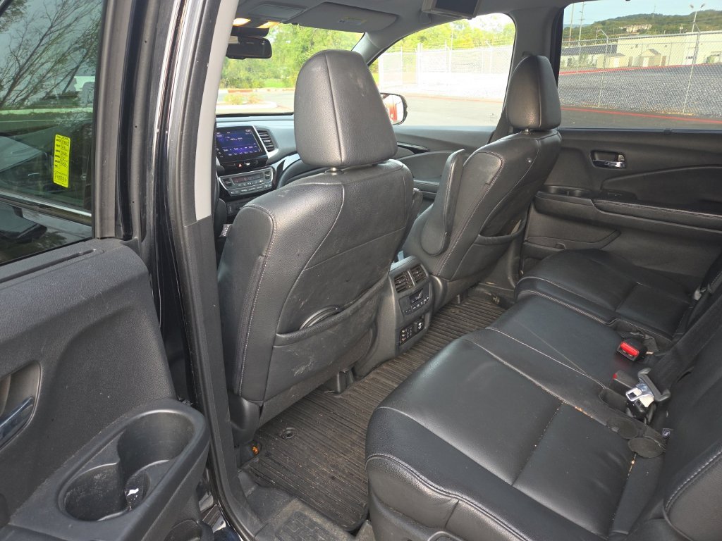 Used 2016  Honda Touring image 11