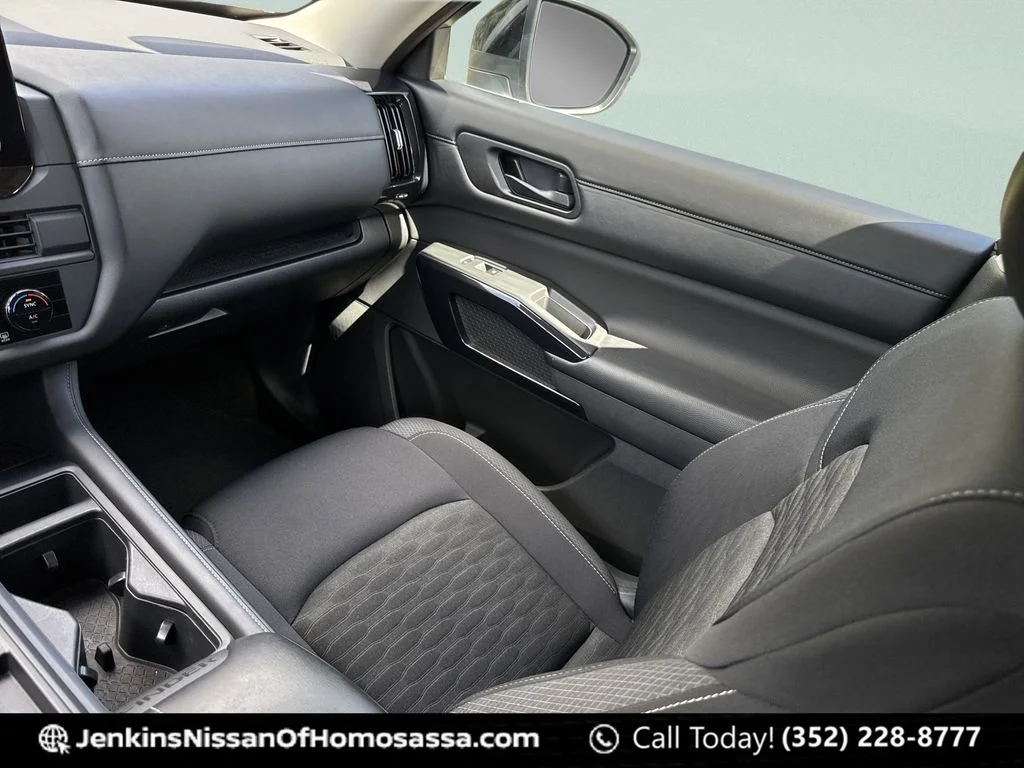 Used 2024 Silver Nissan S image 27