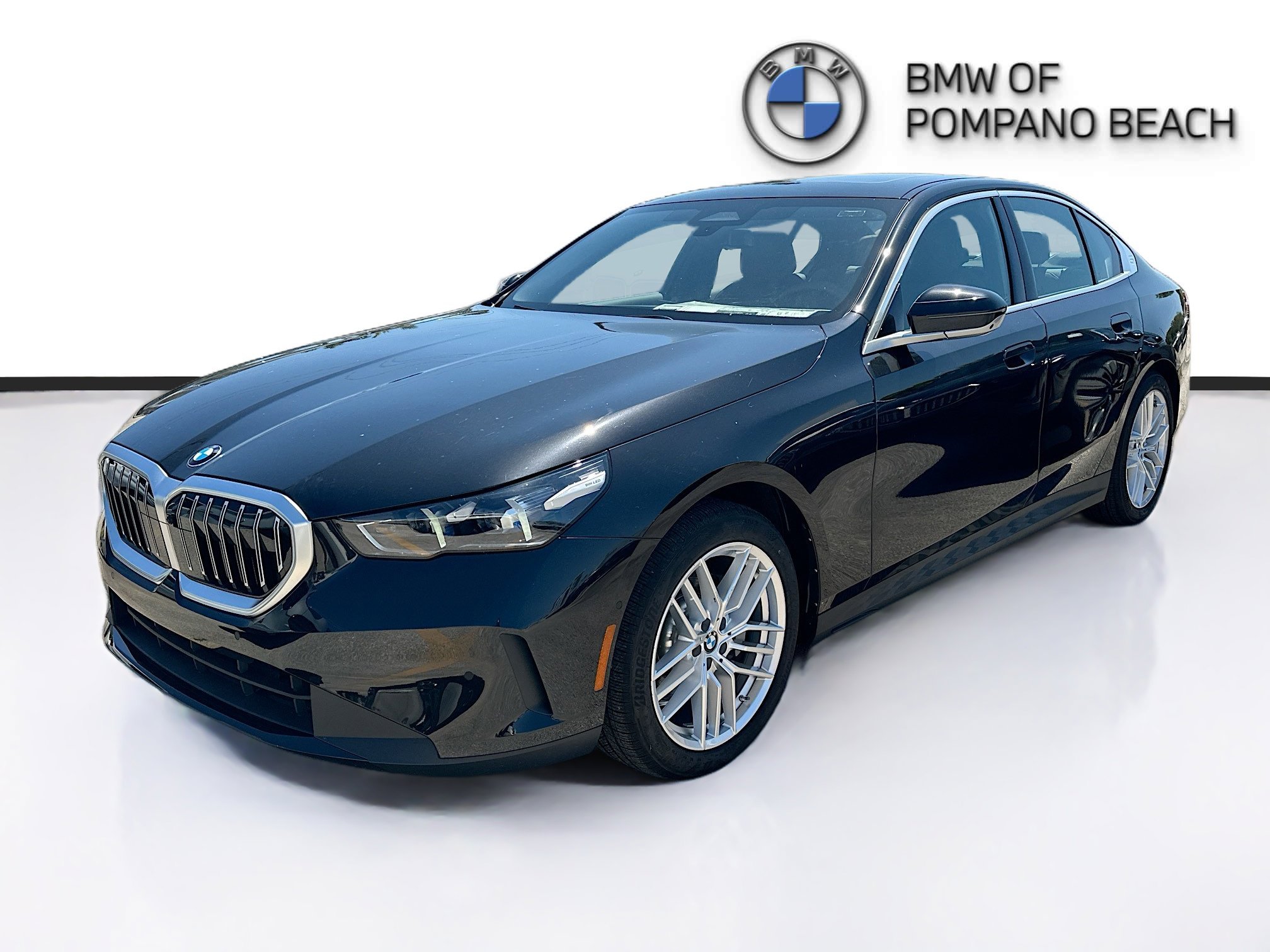 New 2025 Black Sapphire Metallic BMW 530i image 3