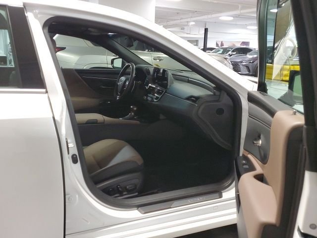 Used 2025 White Lexus 350 image 26