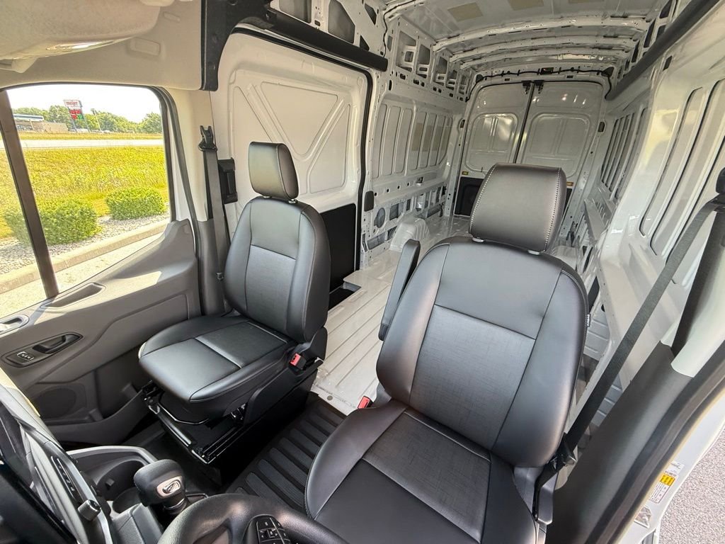 New 2026 Oxford White Ford Cargo Van image 37