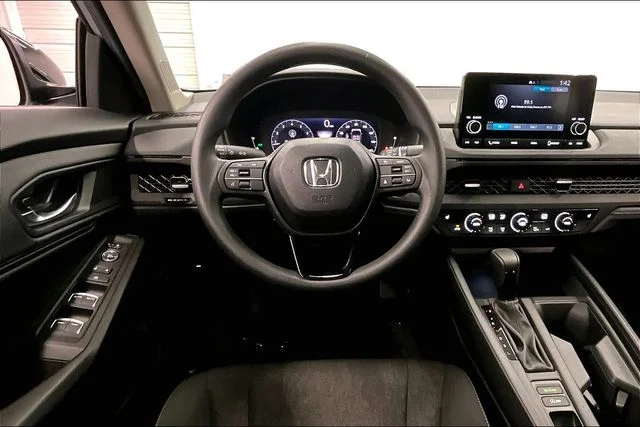 2025 Honda Accord SE - Photo 6