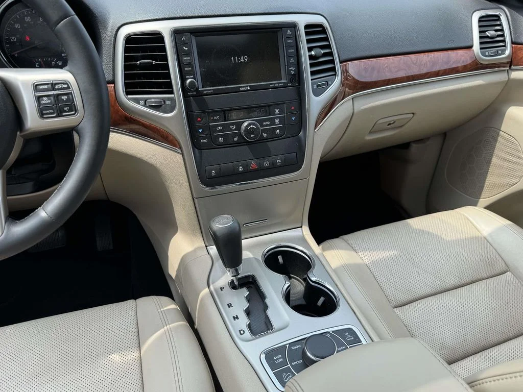 Used 2013 Gray Jeep Limited image 3
