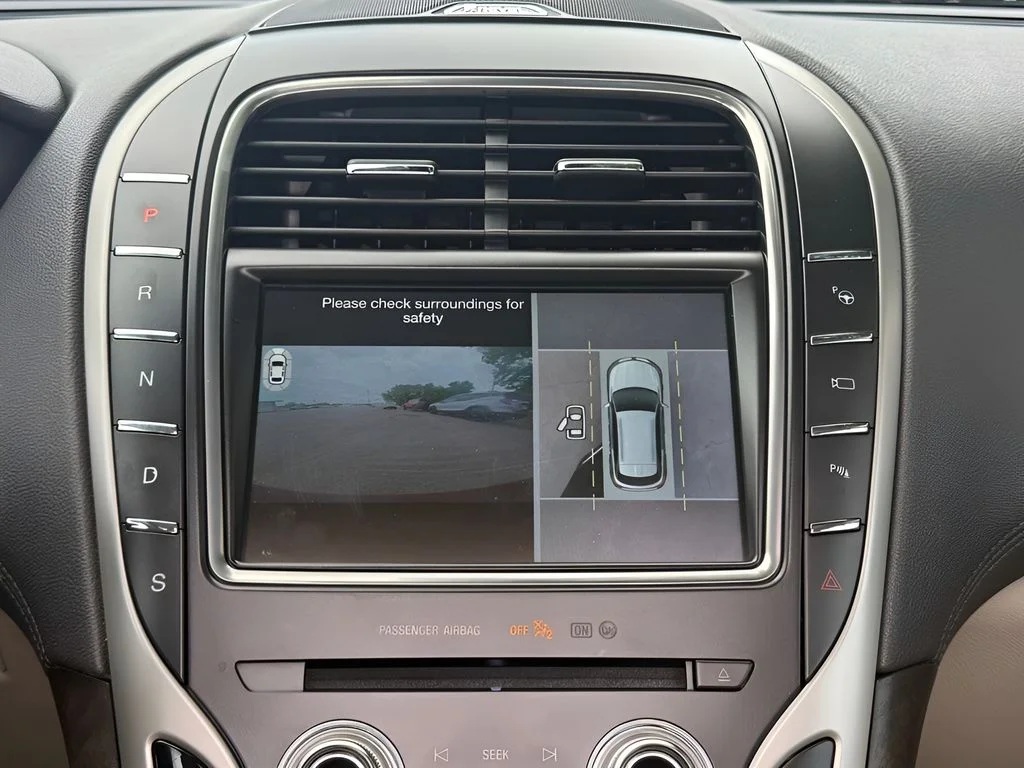 Used 2018 Red Lincoln Reserve image 22