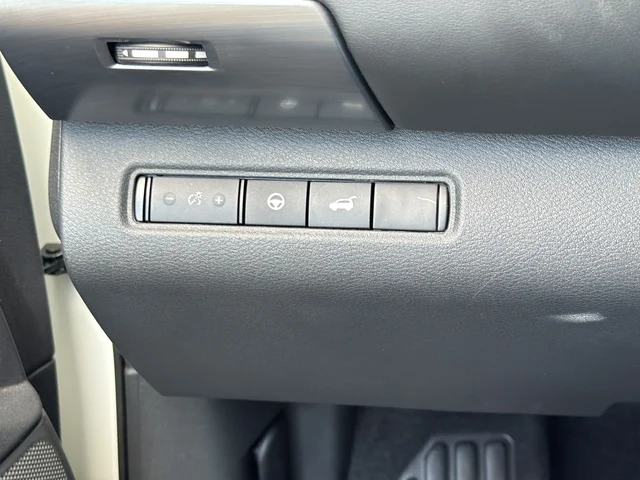 Certified Used 2023 White Nissan SL image 25