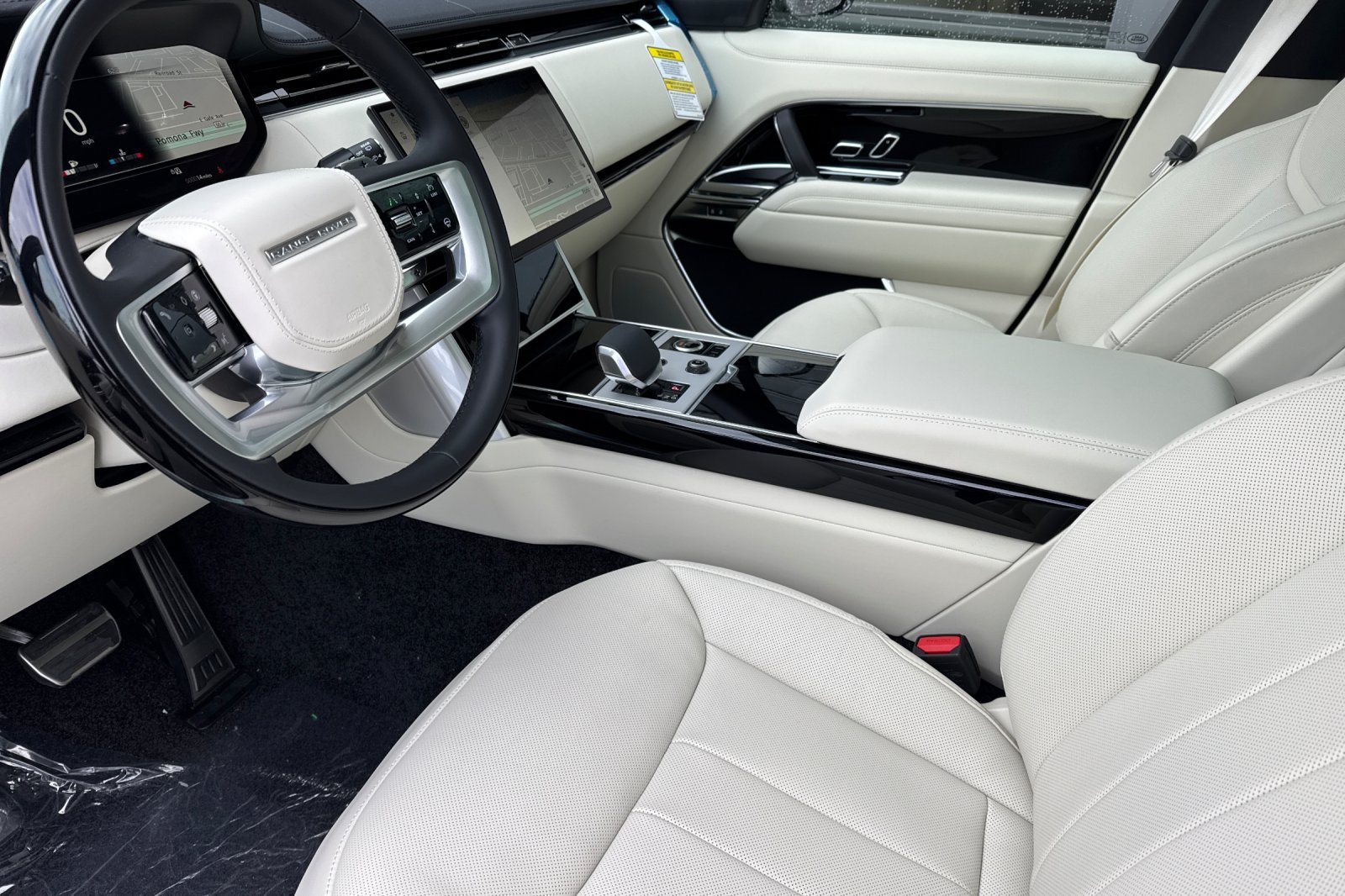 New 2027 Obsidian Black Satin Land Rover SE image 9