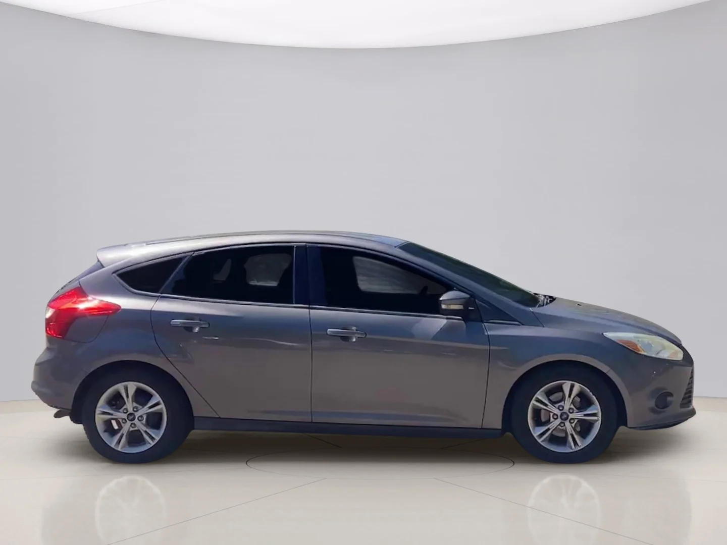 Used 2014 Grey Ford SE image 6