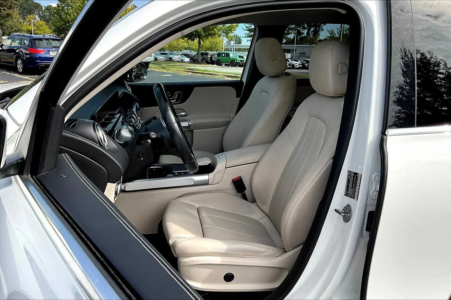 Used 2021 Polar White Mercedes-Benz GLB 250 image 8