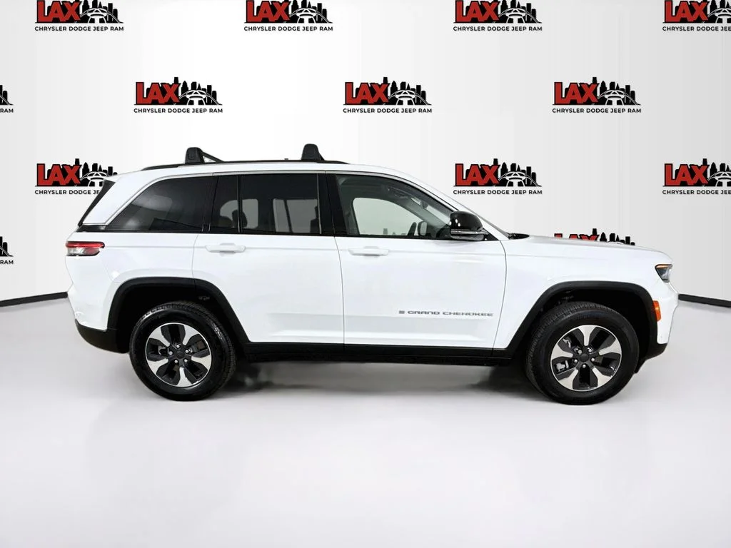 Used 2022 White Jeep 4xe image 8