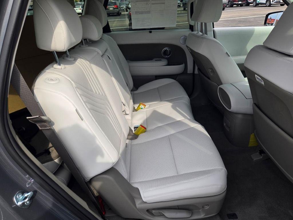 New 2026 Gray Pearl Hyundai SEL 8P image 10