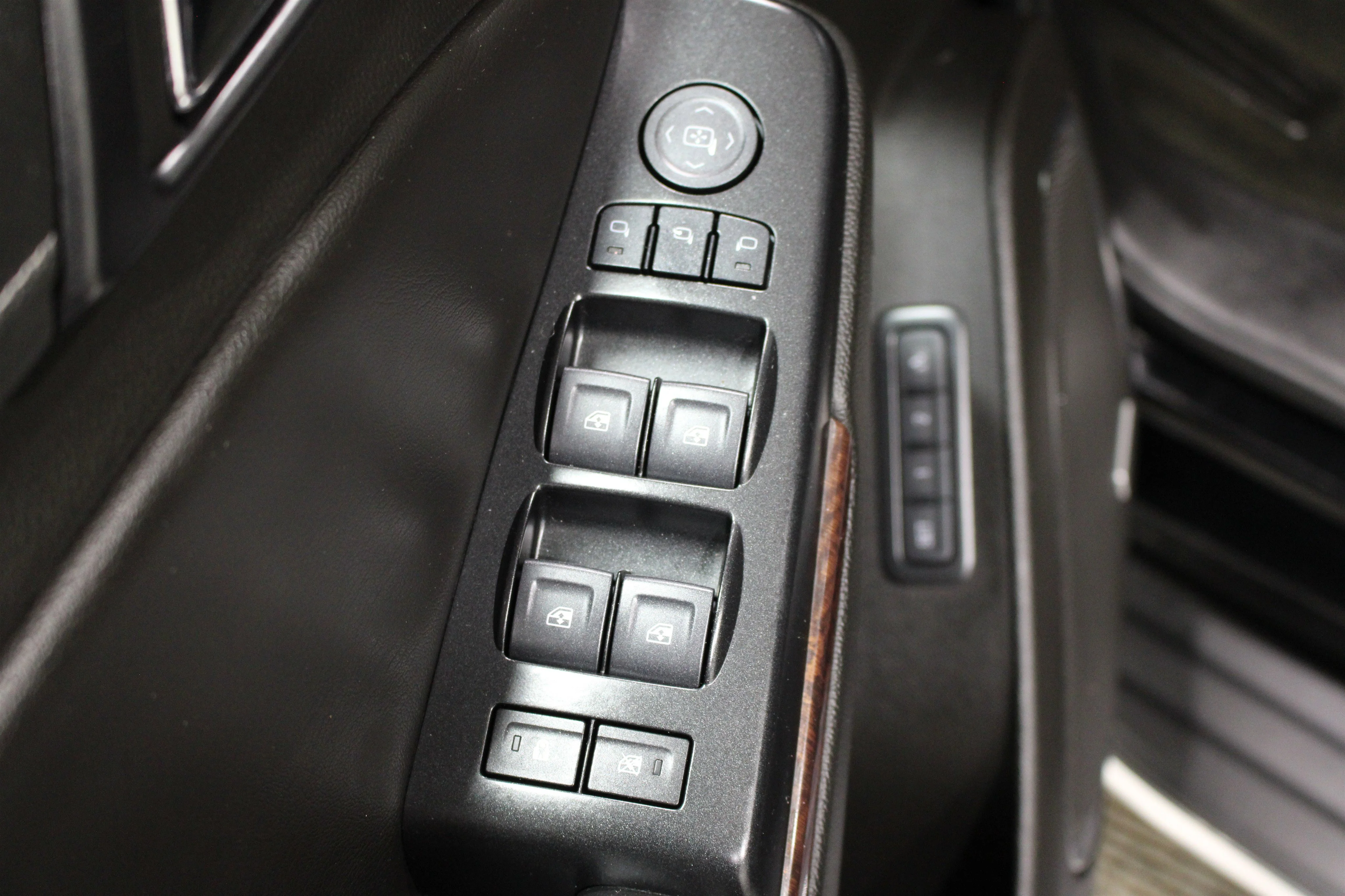 2017 GMC Yukon SLT - Photo 7
