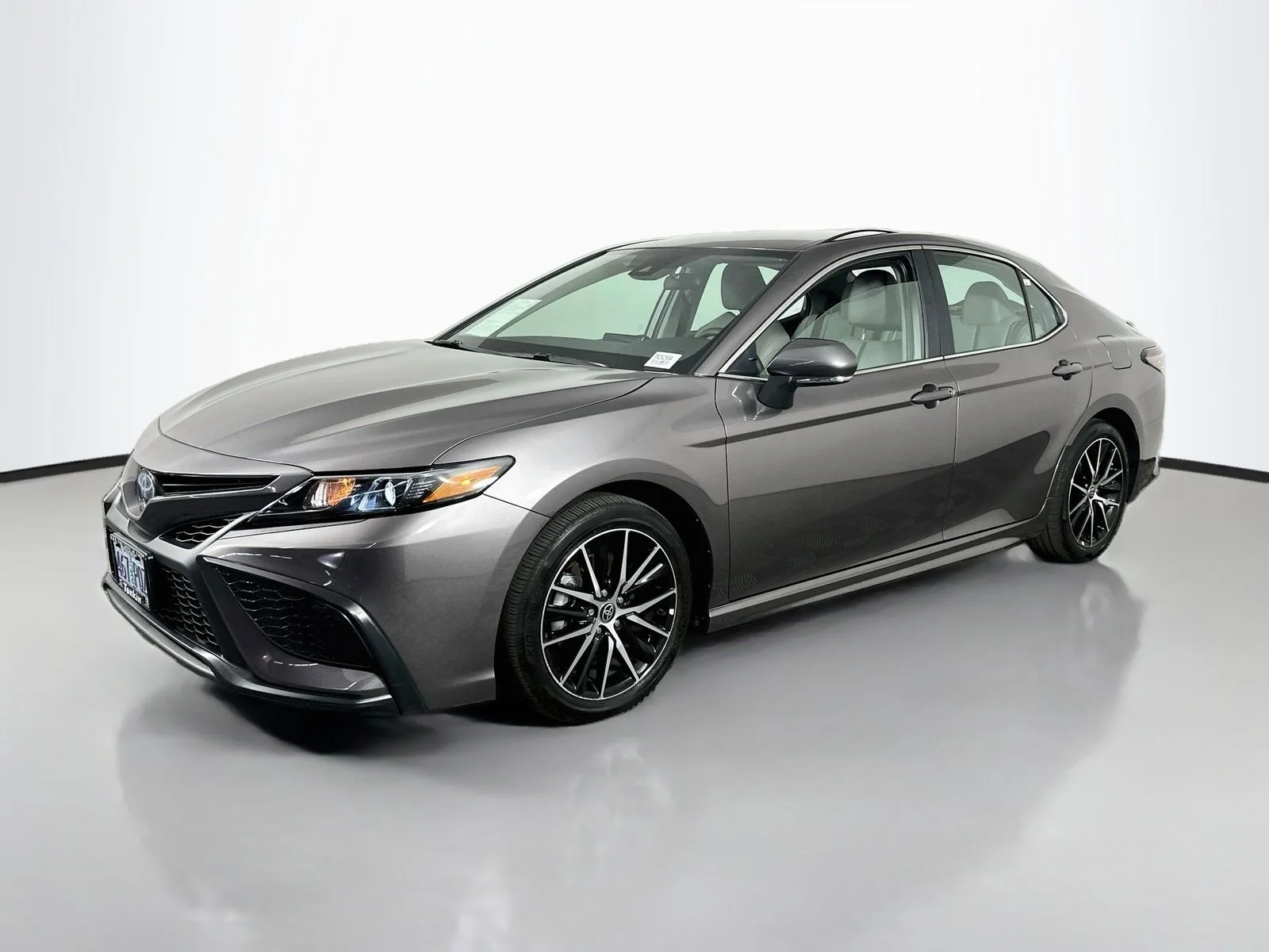 Used 2024 Predawn Gray Mica Toyota SE image 3