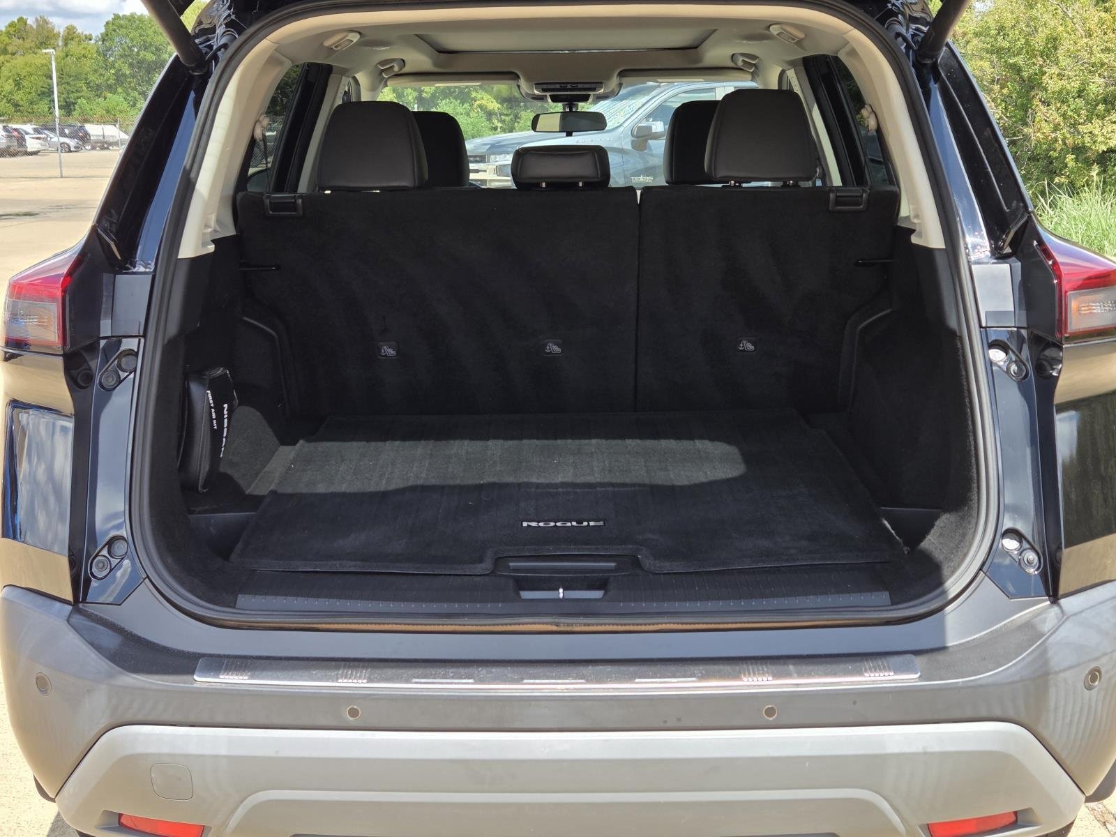 Used 2021 Super Black Nissan SV image 10