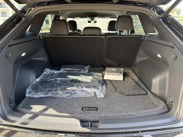 New 2026 Black Volkswagen 2.0T SE w/Technology image 5