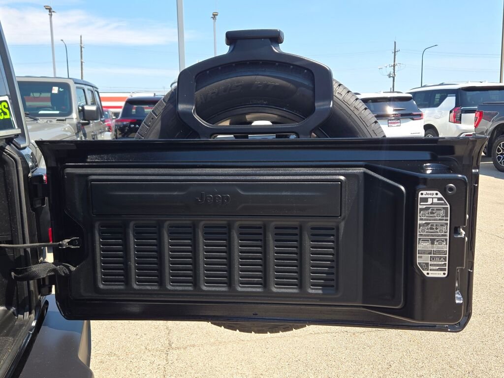 Used 2023 Black Jeep Sahara 4xe image 17