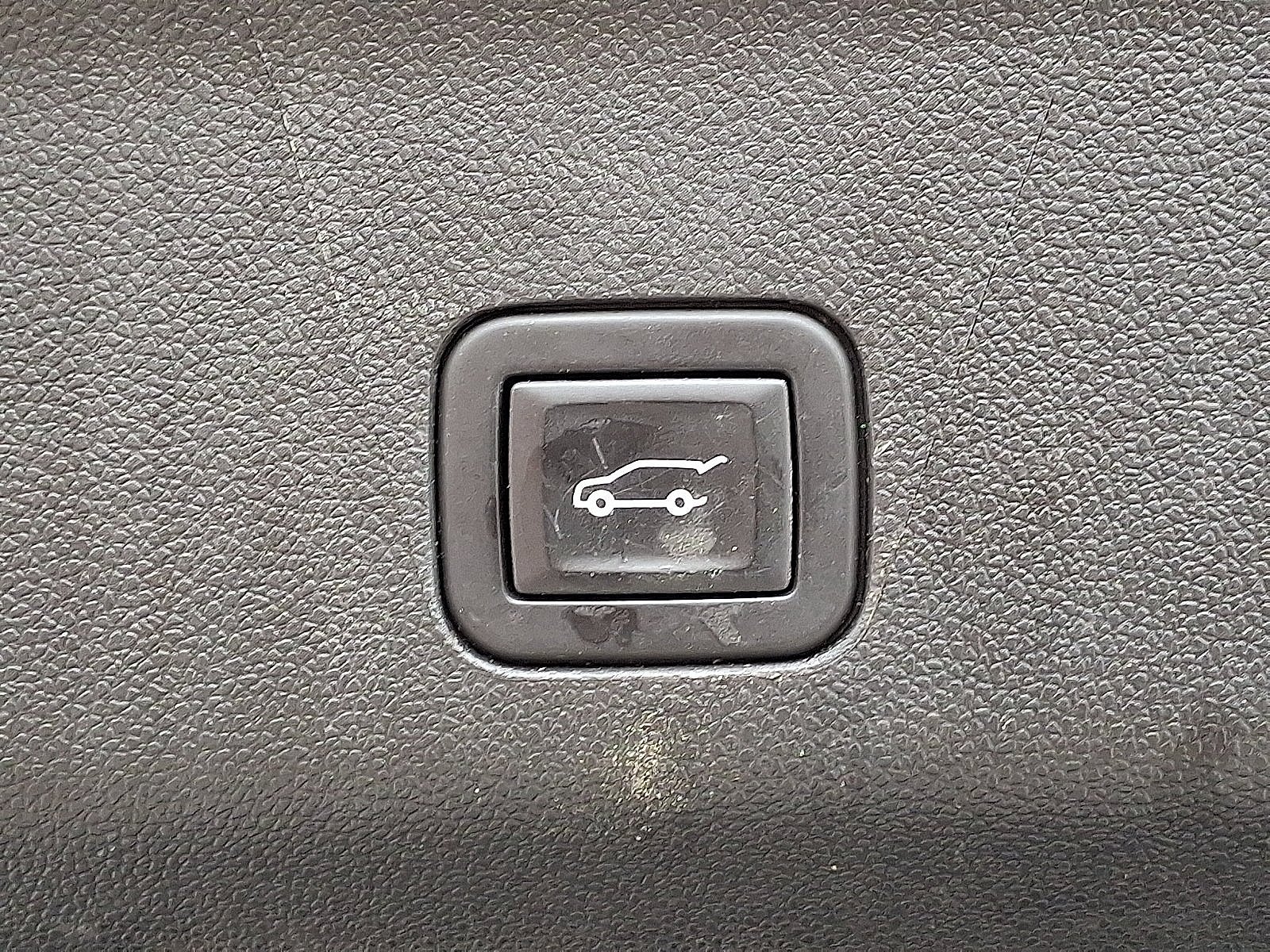 Used 2023 White Frost Tricoat GMC AT4 image 31