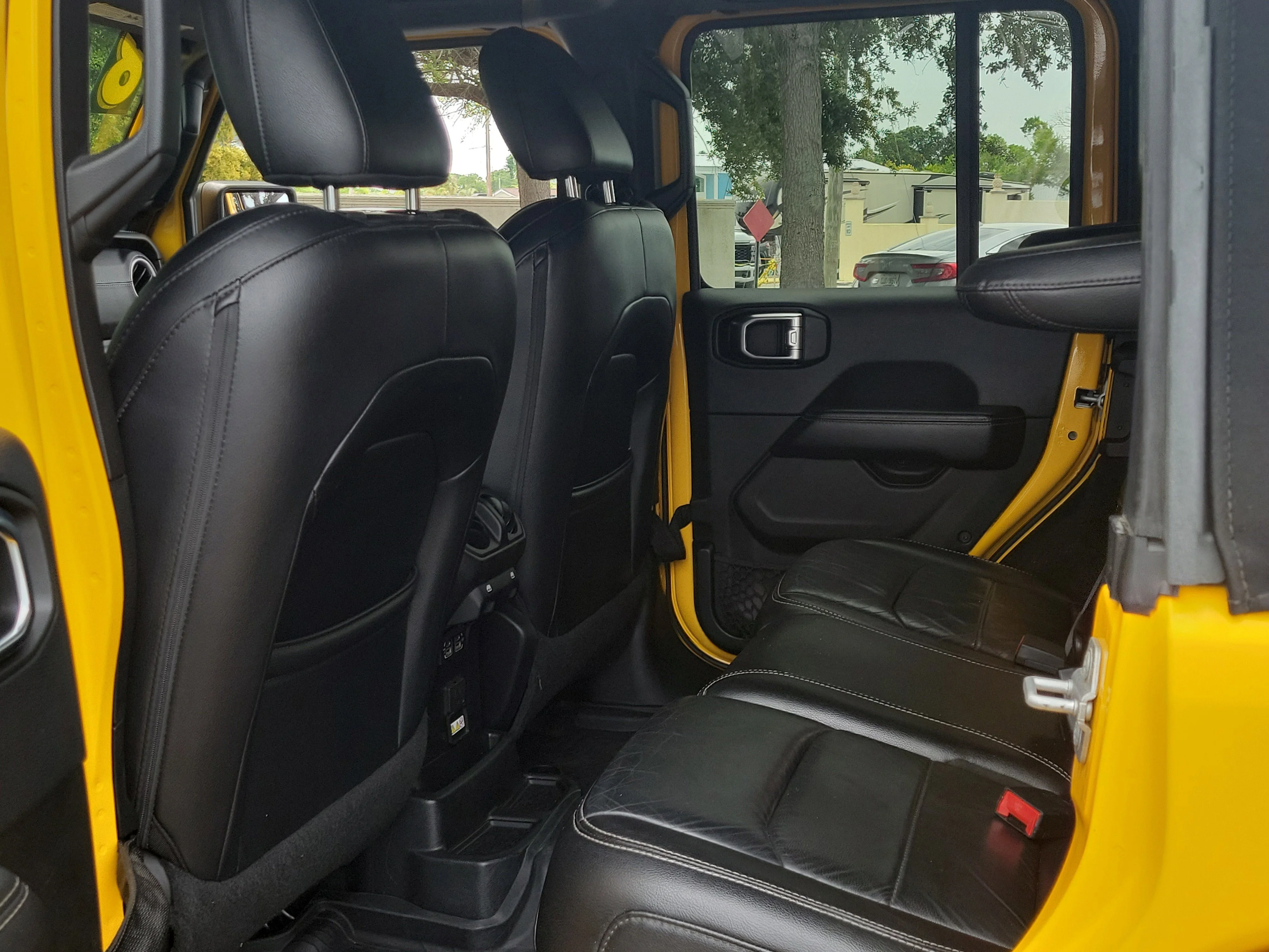 Used 2018 Hellayella Clearcoat Jeep Sahara image 14