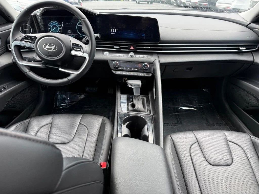 Used 2025 Black Hyundai Limited image 11