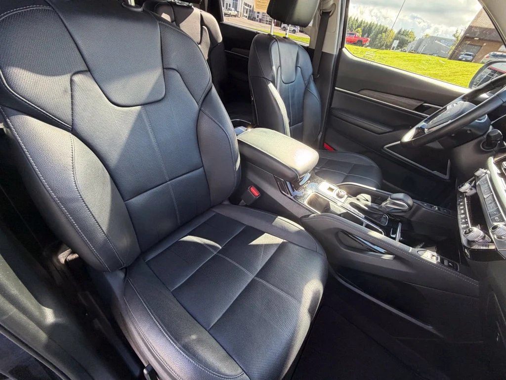 Used 2022 Black Kia EX image 34
