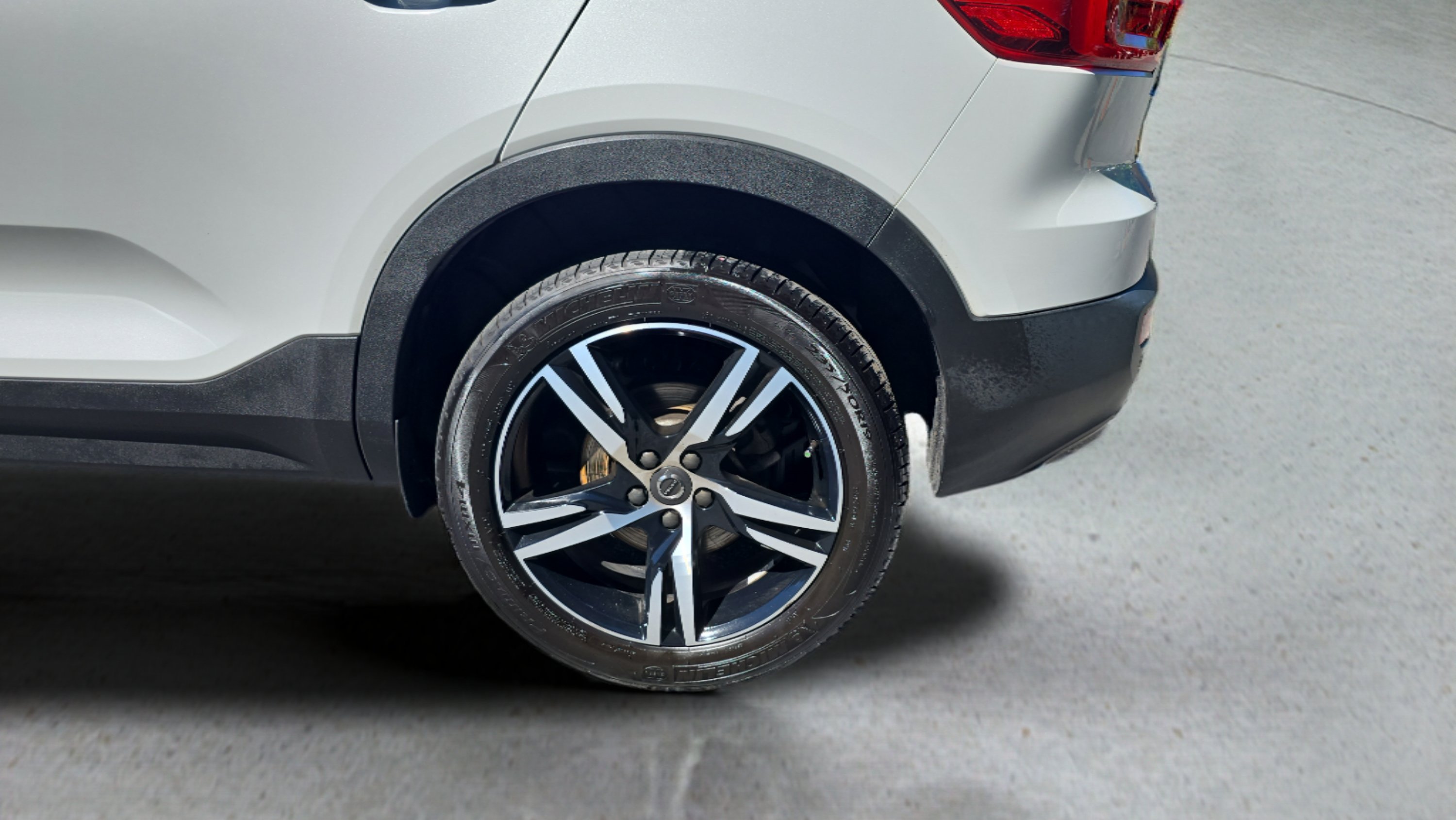 Used 2021 White Volvo T5 AWD R-Design image 27