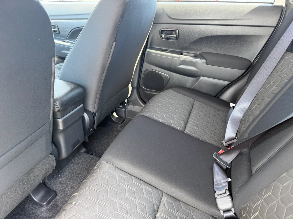 New 2026 Alloy Silver Metallic Mitsubishi SE image 14