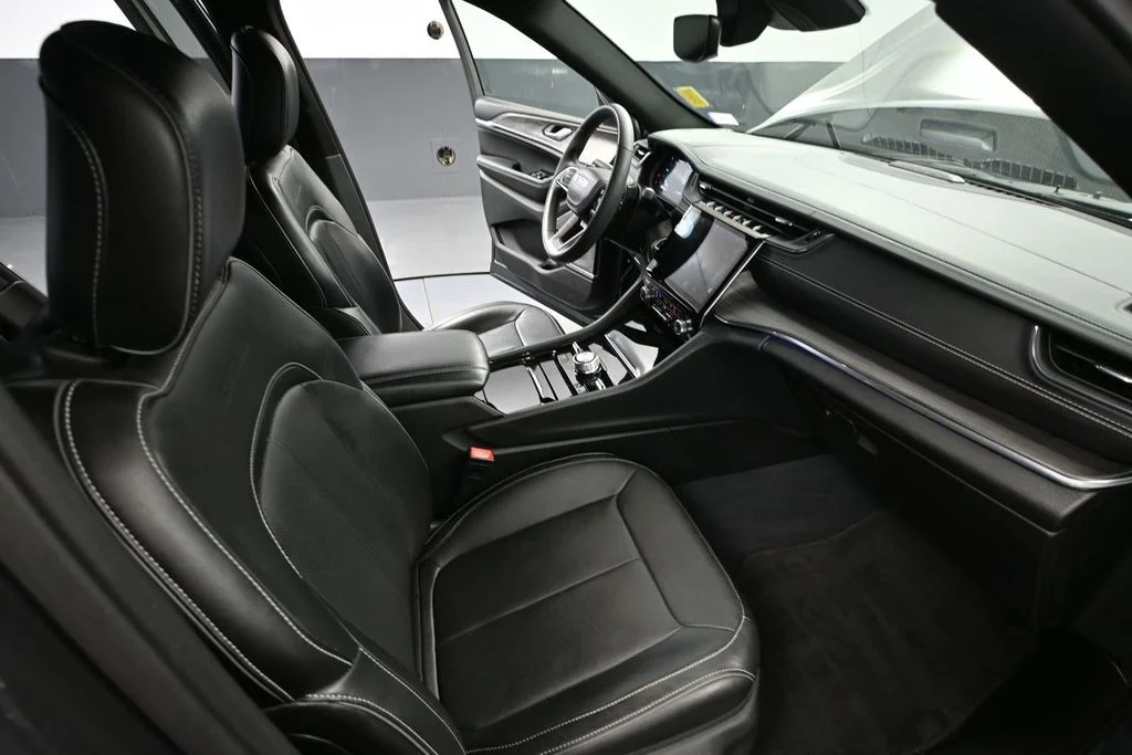 Used 2023 Gray Jeep Overland 4xe image 44