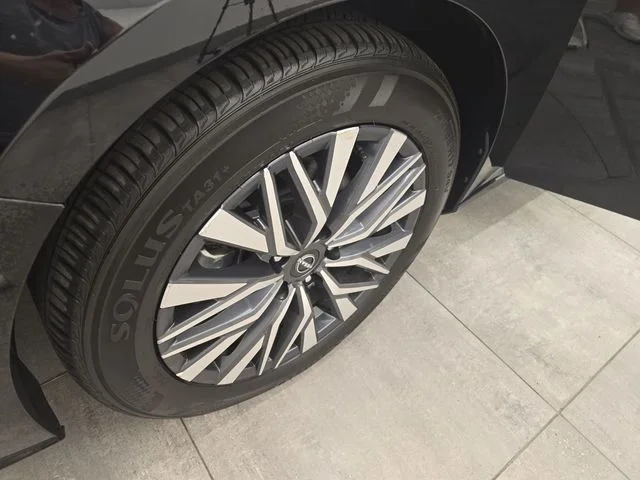 Used 2025 Super Black Clearcoat Nissan 2.5 SV image 34