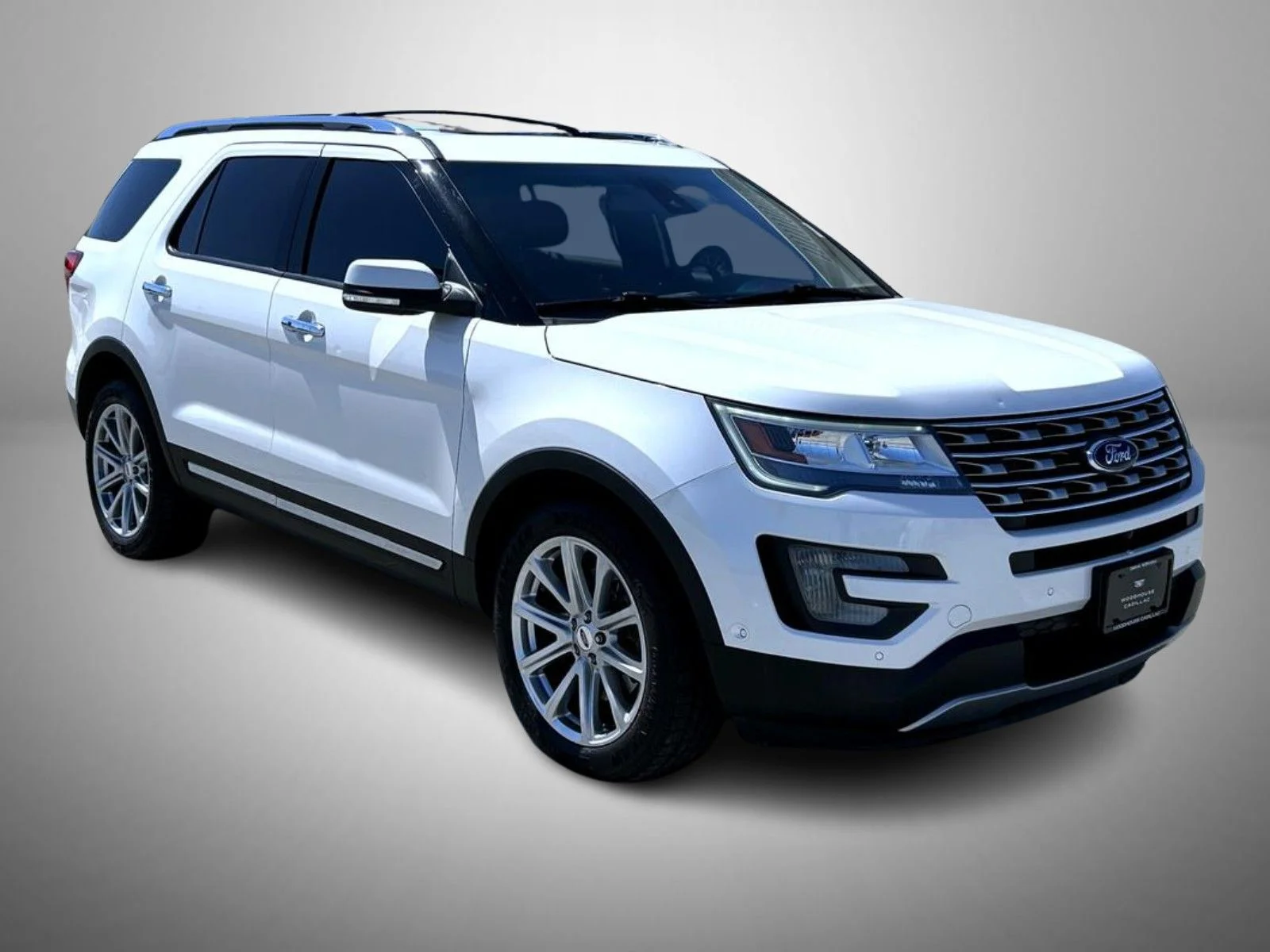 Used 2016 White Ford Limited image 3