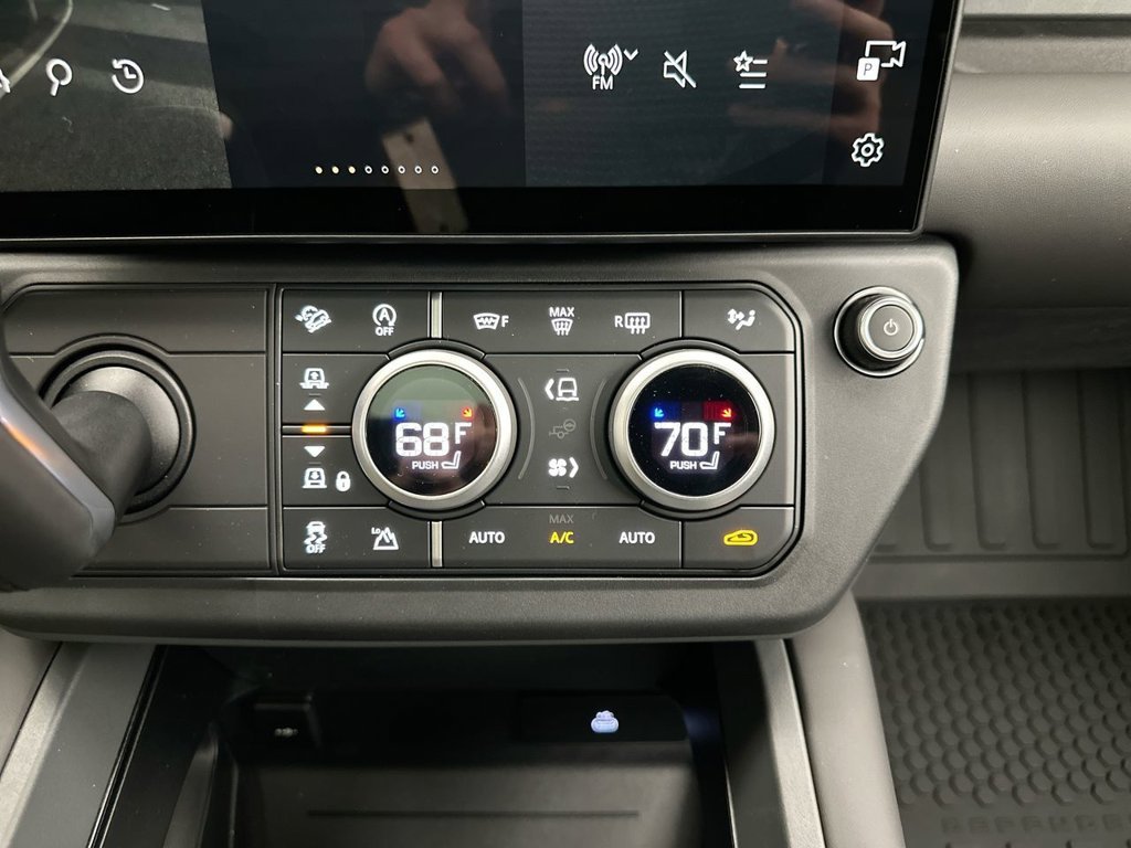 New 2026 Borasco Grey Land Rover X-Dynamic SE image 13