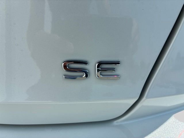 New 2026 Opal White Pearl Volkswagen 1.5T SE image 4