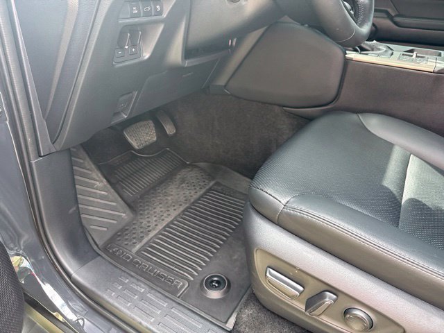 Used 2024  Toyota Base image 28