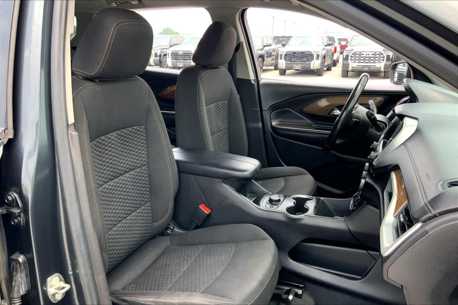 Used 2018 Graphite Gray Metallic GMC SLE image 9
