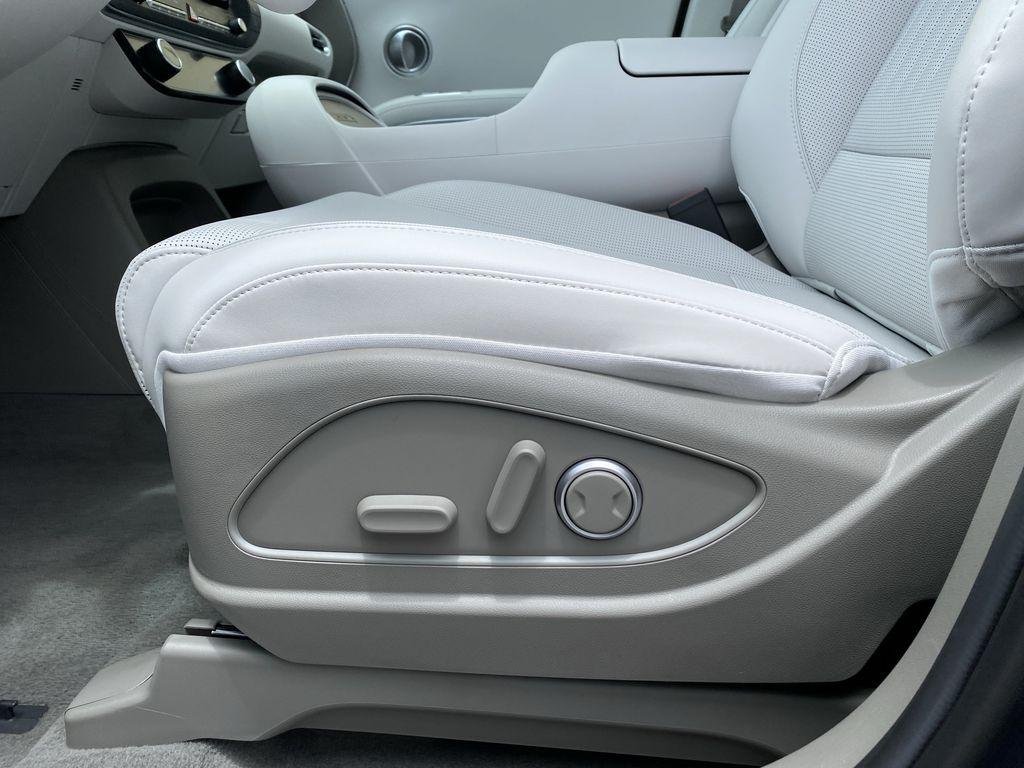 New 2026 Pacific Sapphire Hyundai Blue SEL 8P image 12