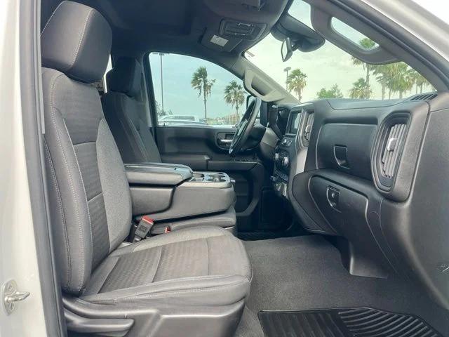 Used 2025 White Chevrolet Custom image 21