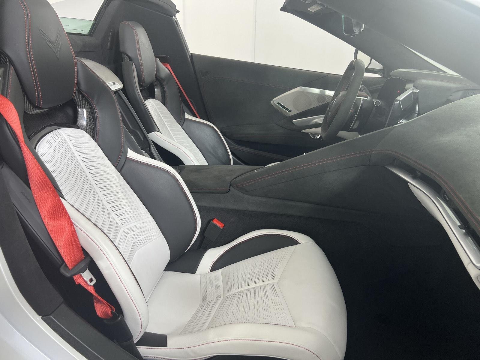 Used 2023 White Pearl Metallic Tricoat Chevrolet Stingray image 22