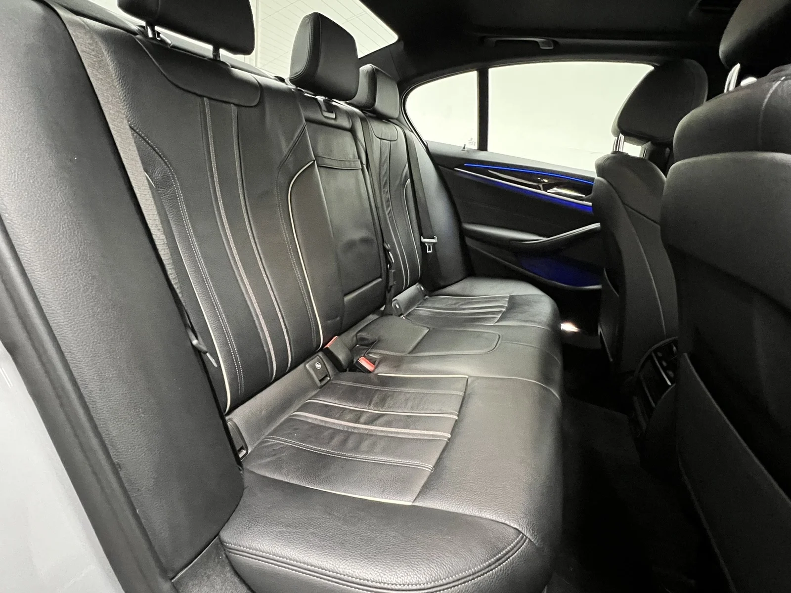 Used 2019 Glacier Silver Metallic BMW 530i xDrive image 34