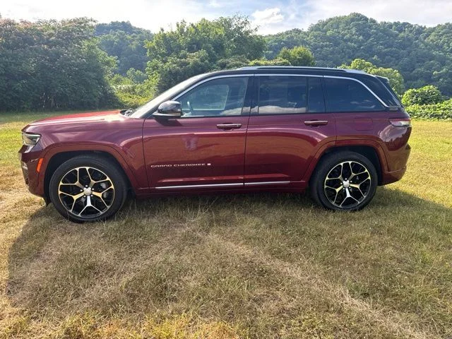 Used 2023 Red Jeep Summit Reserve image 5