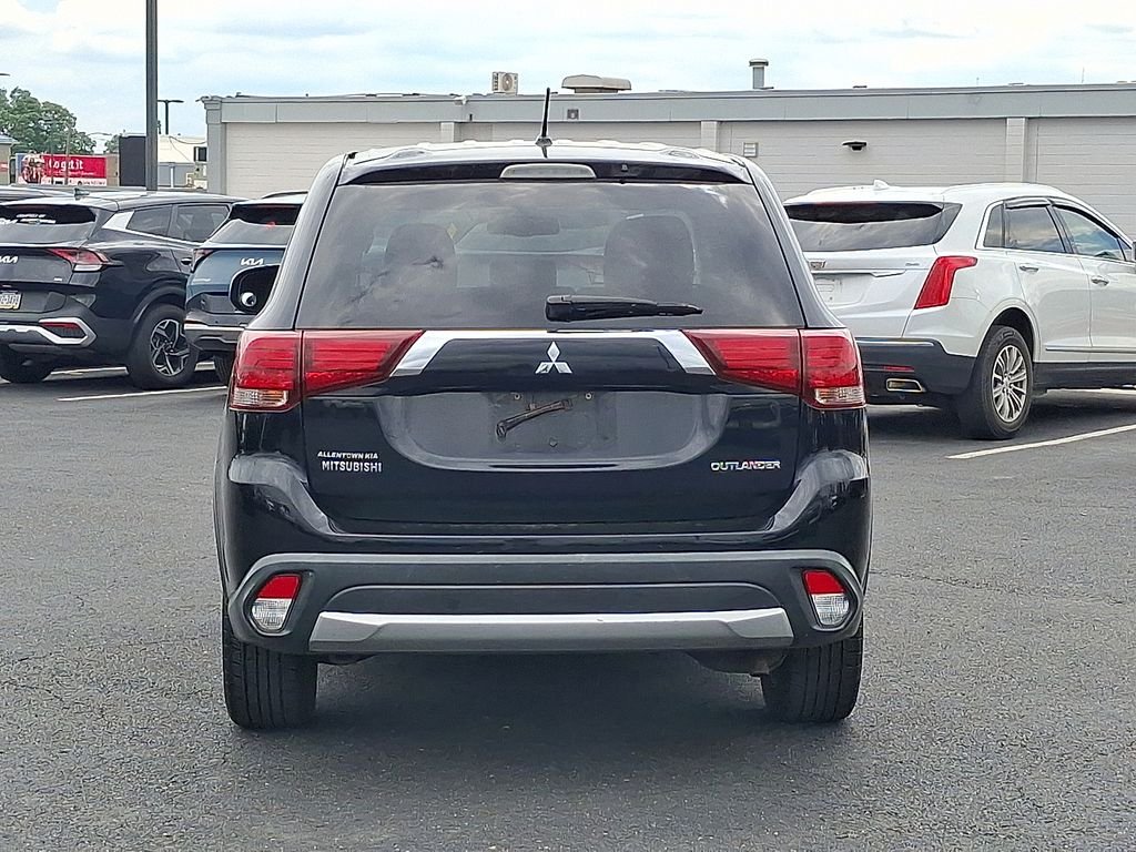 Used 2016 Black Mitsubishi  image 5