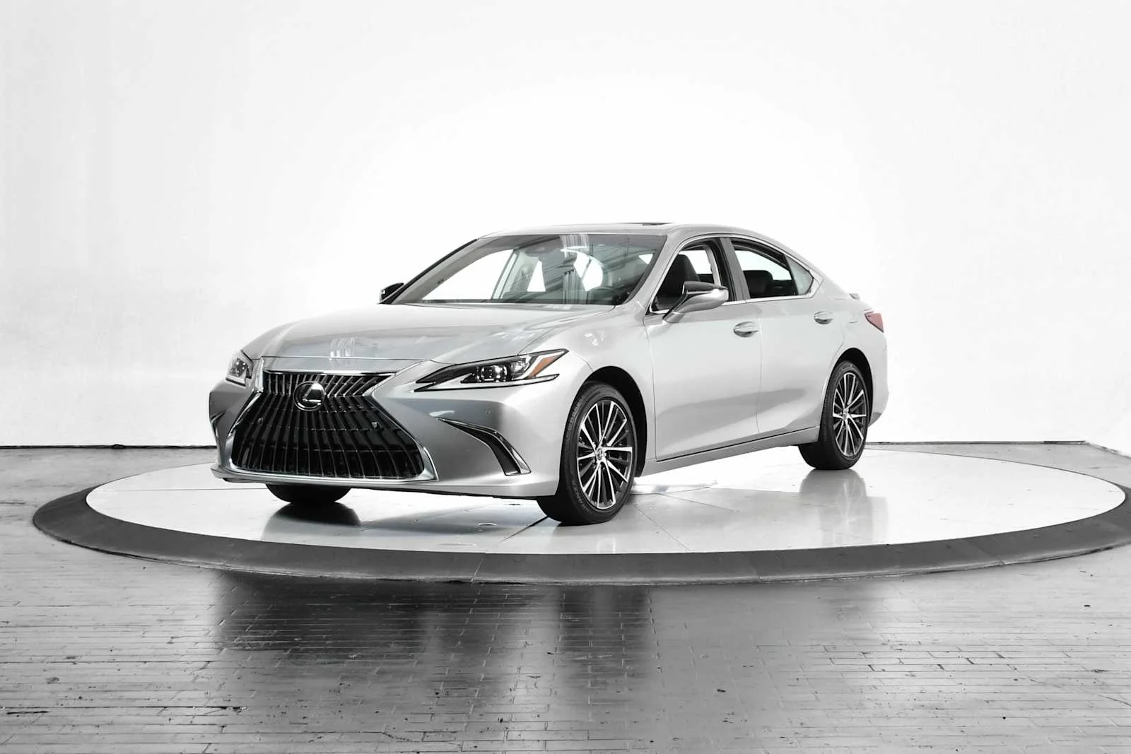 2024 Lexus ES 300h 300h's photo