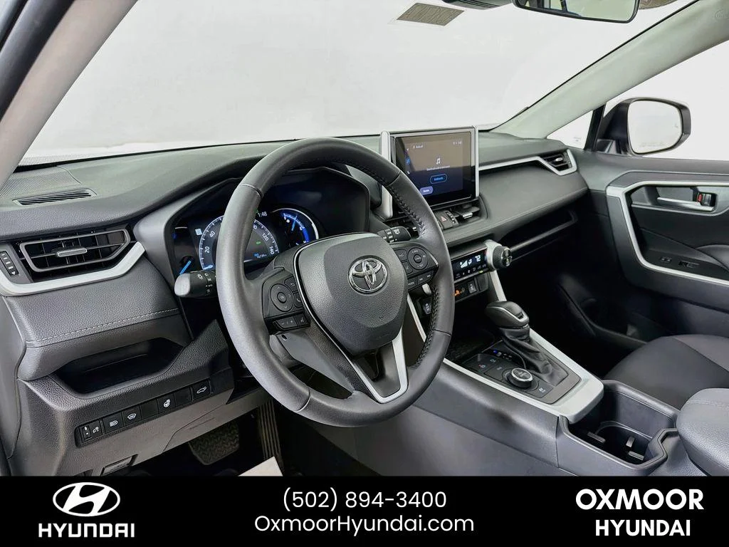 Used 2025 Wind Chill Pearl Toyota Hybrid XLE Premium image 9