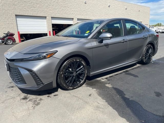 Used 2025  Toyota SE image 3