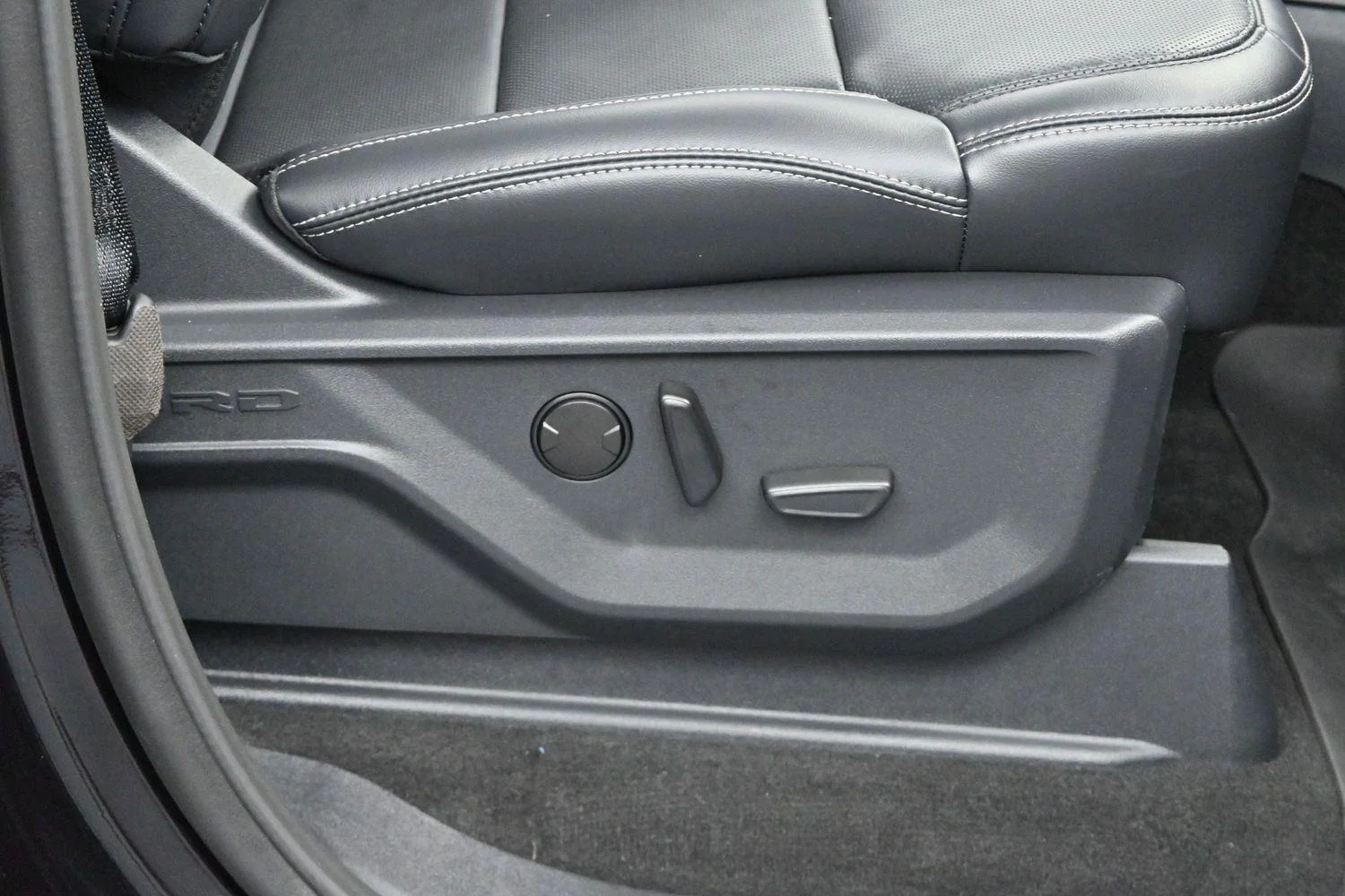 Used 2025 Black Ford Platinum image 44