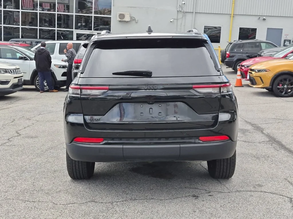 Used 2025 Black Jeep Altitude X image 6